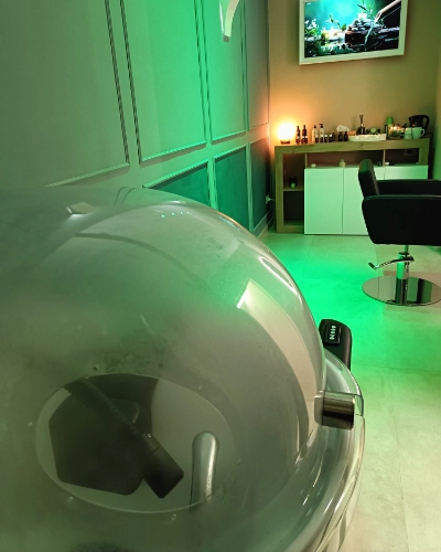 Dettaglio box vapore per trattamenti nella stanza esclusiva Hair Spa Vannini a Pisa